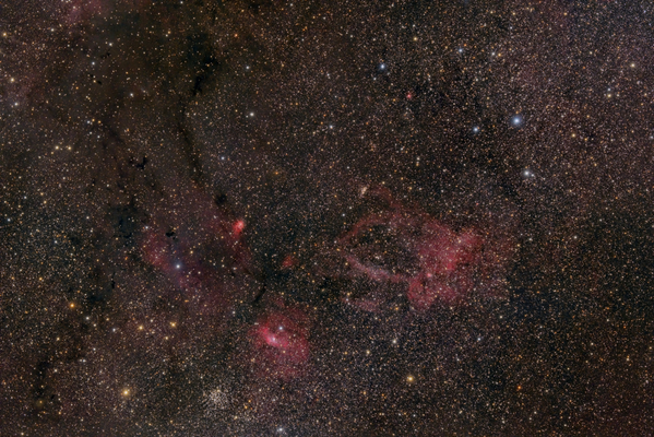 NGC7635, Bubble-Nebel
Ein "Nebenprodukt" einer Beobachtungsnacht mit dem 18" Newton, wo die Montierung mit dem kleinen 80/400 Refraktor lief.  Die Gegend rund um den Bubble-Nebel ist reich an H-II-Gebieten, Staubschleiern  und offenen Sternhaufen. 
Schlüsselwörter: NGC7635, Bubble-Nebel