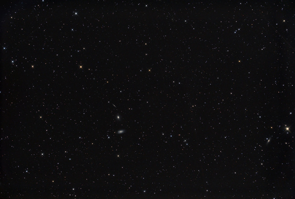 NGC 5981, 5982, 5985, Draco-Galaxiengruppe
Erster Test mit der neuen, für Vollformat optimierten Ausrüstung. Überraschend starke Vignettierung durchs Kameragehäuse.
Schlüsselwörter: NGC 5981, 5982, 5985, Draco-Galaxiengruppe