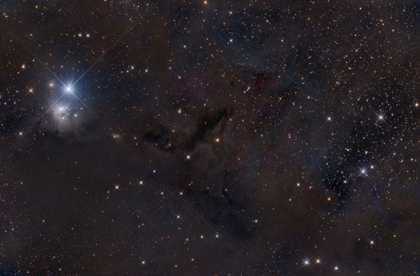 IC348
Manchmal klappts doch mit dem Herbstwetter. Also war endlich auch die Gelegenheit, ein Objekt über 2 Nächte am Weerberg zu machen. Eigentlich 3 Nächte, aber in der ersten hüllte mich nach 2 Aufnahmen der Nebel ein. IC348 ist ein Teil der Taurus-Molekülwolke, einem sehr ausgedehntem Gebiet von Dunkelwolken mit eingebetteten Nebeln. Mit 34x10min meine bisher längste Belichtung vom Weerberg.
Schlüsselwörter: IC348