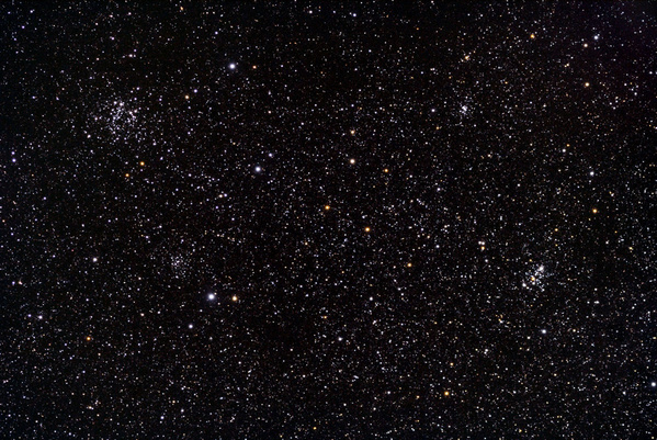 M103
Im Sternbild Cassiopeia sehen viele offene Sternhaufen.  davon sind auf diesem Bild zu sehenNGC 663 links oben, M103 am rechten Bildrand und NGC 659 unterhalb von NGC 663.
Schlüsselwörter: M103, offener Sternhaufen