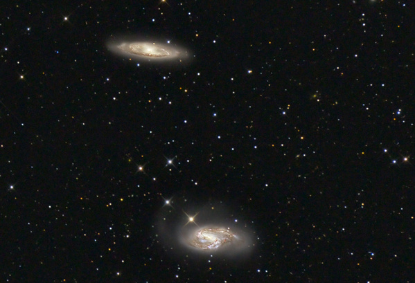 M65, M66
Die beiden hellen Messier-Galaxien formen ein nettes Paar. M65 ist oben.
Schlüsselwörter: M65, M66