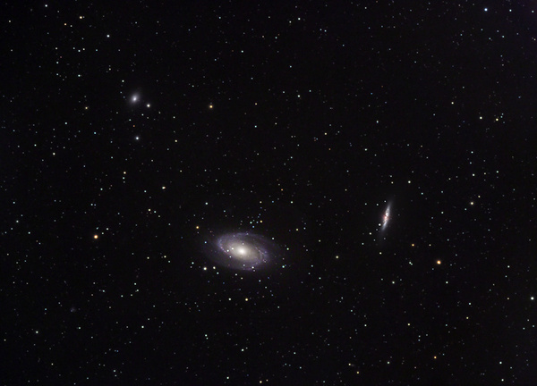 M81, M82
Wegen permanenten Föhns wieder mal nur was aus dem Garten-M81 und M82 standen gerade gut da. Diesmal auf meiner kleinen Selbstbaumontierung, leider aber nicht ganz scharf.
Schlüsselwörter: M81, M82