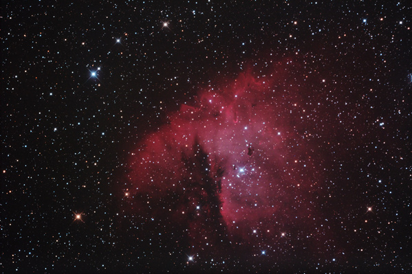 NGC281, Pac-Man-Nebel
Nachdem endlich wieder einmal schönes Wetter und funktionierende Kamera vereint waren, machte ich Samstag einen Test mit dem OAG und 200ISO. Endlich funktioniert mal die Nachführung trotz 18min Einzelframes. Die Bedingungen waren solala, eher unruhige Luft und nicht gerade tolle Durchsicht.
Schlüsselwörter: NGC281, Pac-Man-Nebel