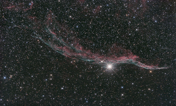 NGC6960, Sturmvogel
Der dunklere Teil des Cirrusnebels wird Sturmvogel genannt und bietet im größeren Fernrohr einen fantastischen Anblick. Wegen diverser Wetterunbillen entstand die Aufnahme über 2 Tage verteilt.
Schlüsselwörter: NGC6960, Sturmvogel