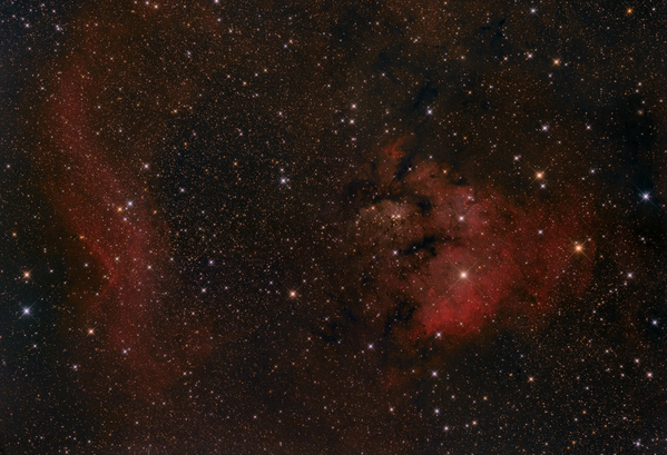 NGC7822
Ein ziemlich ausgedehnter Nebelkomplex im Sternbild Cepheus. Wenig Belichtungszeit und eher mäßige Bedingungen haben kein besonderes Ergebnis gebracht, da muss noch nachgelegt werden.
Schlüsselwörter: NGC7822