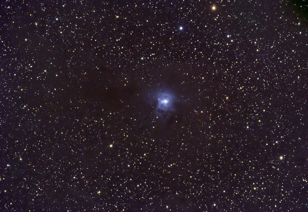 NGC7023, Iris-Nebel
Bei kleinerer Aufnahmebrennweite kommen die Dunkelnebel, in die dieser Reflexionsnebel eingebettet ist, gut zur Geltung.
Schlüsselwörter: NGC7023, Iris-Nebel