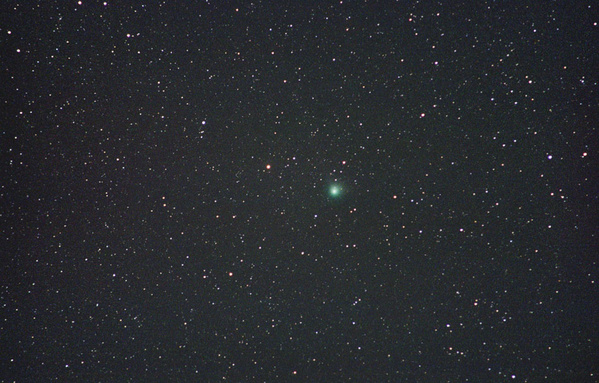 09 Komet Machholz am 11.12.04.
Er wird schon größer.
