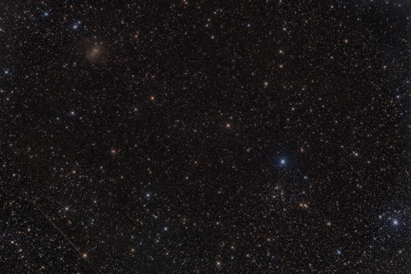 IC 10
Nach einer gefühlten Ewigkeit Pause bewog mich die spätherbstliche Schönwetterphase doch dazu, meine (nicht mehr ganz so neue) gekühlte 6D auszuprobieren. Als Ziel wählte ich die sehr kleine irreguläre Galaxie IC 10, welche im 8"f4 ein nettes Paar mit dem offenen Sternhaufen NGC 129 bildet. Leider verhinderte plötzlicher Leitsternverlust mehr Aufnahmen
Schlüsselwörter: IC 10, NGC 129