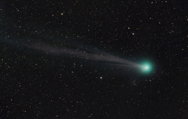 Lovejoy 2014 Q2
Und weil ich rechtzeitig dran war, ging sich auch noch ein Instrumentenwechsel aus. Der Schweif füllt sogar das Feld mit 400mm Brennweite, dafür gehen aber die Details verloren.
Schlüsselwörter: Lovejoy 2014 Q2