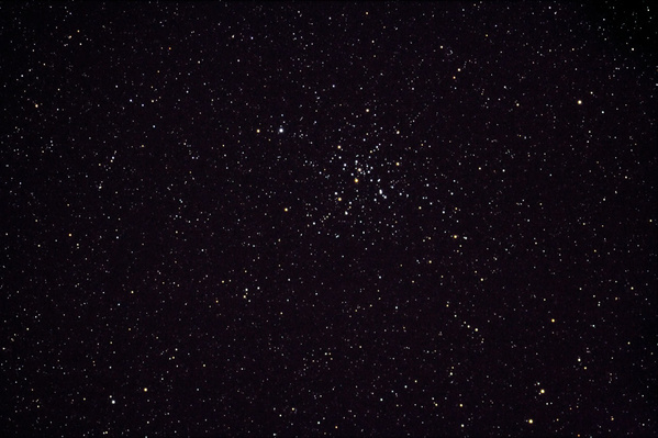M41
Links unterhalb des hellsten Fixsterns Sirius gelegen ist dieser Sternhaufen ebenfalls mit dem Feldstecher zu erkennen.
Schlüsselwörter: M41