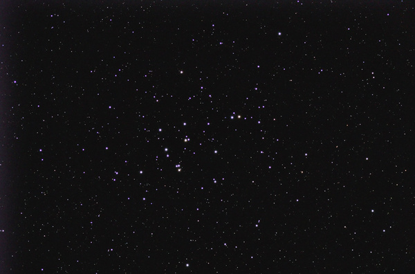 M44, Präsepe
M44 liegt im Sternbild Krebs und kann mit freiem Auge als nebliger Fleck wahrgenommen werden. Er ist ein guter Indikator für die Himmelstransparenz.
Schlüsselwörter: M44, Präsepe