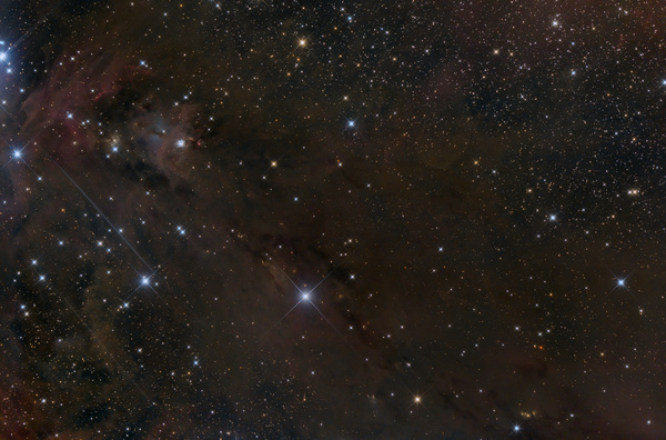 NGC 1999
Das neue Jahr hat sich astromäßig ziemlich ins Zeug gelegt - bereits am 1. Jänner gab es eine hervorragende Nacht am Weerberg. NGC 1999 liegt in einem ausgedehnten Nebelgebiet knapp unterhalb des Orion-Nebels, im Zentrum befindet sich der Schlüsselloch-Nebel. Insgesamt eine hervorragende Nacht mit sehr ruhiger Luft und funktionierendem Equipment.
Schlüsselwörter: NGC1999