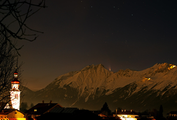 PanSTARRS
Der lang erwartete 'Komet Panstarrs. Gar nicht einfach, bei dem Wetter eine Gelegenheit zu erhalten. Schön trotzdem.
Schlüsselwörter: PanSTARRS