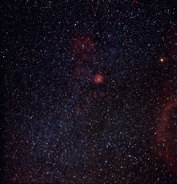 Rosettennebel, Konusnebel, NGC2264
Die Wintermilchstraße ist reich an Gasnebeln, in der Bildmitte ist der Rosettennebel, darüber der Konusnebel, rechts ein Teil vom Barnard's Loop.
Schlüsselwörter: Rosettennebel, Konusnebel, NGC2264