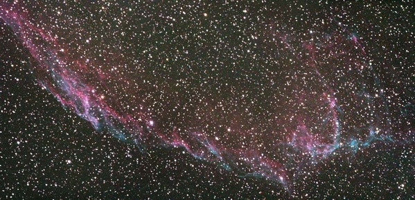 Der Cirrus-Nebel (NGC6992) am 03.09.2005
Unglaublich - hätte ich mir nicht gedacht, dass sich soviel Nebel ohne Filter abbilden lässt. Mosaik aus 3 Bildern. Für den Anfang jedenfalls nicht schlecht.
Schlüsselwörter: Cirrus-Nebel,