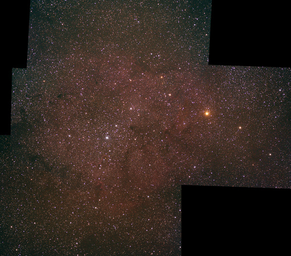 Der Gasnebel IC1396 in einem 4 Bilder-Mosaik. Ein Mammutprojekt was die Belichtungszeit betrifft. Verteilt auf 4 Nächte ca. 200 Minuten. "Mühsam, aber sieht ganz gut aus!"
