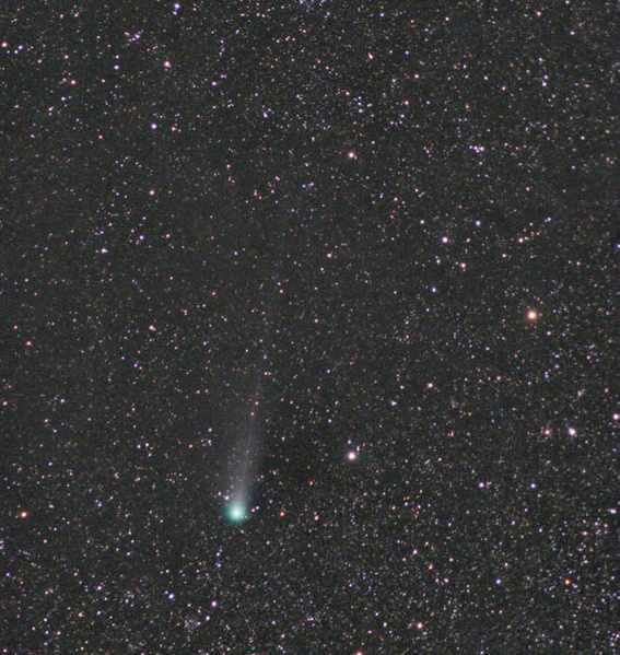 Komet Ikeya-Zhang am 19.04.2002.
Auch auf dieser Aufnahme kann man den dünnen Gasschweif (von uns aus gesehen) vor dem diffusen Staubschweif erkennen.
Schlüsselwörter: Komet, Ikeya-Zhang, Gasschweif