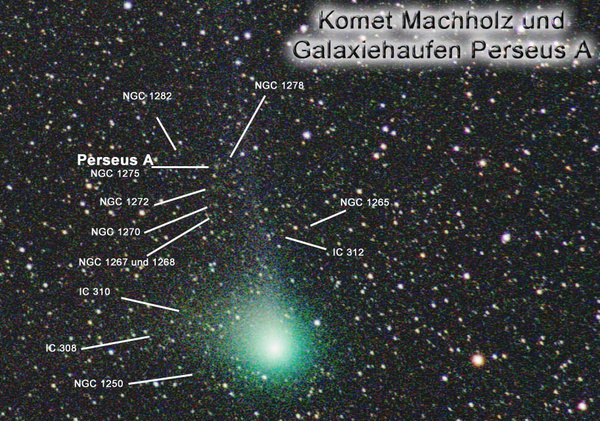 30 Komet Machholz am 17.01.05.
Der Komet zieht über den Galaxiehaufen Perseus A hinweg. Diese Ausschnittvergrößerung soll zeigen, dass man schon mit einem 200er Teleobjektiv in der Lage ist schwache Galaxien zu fotografieren (allerdings nicht gerade spektakulär).Während das vom Kometen reflektierte Sonnenlicht ca. 2-3 Minuten zur Erde unterwegs ist, benötigt das Licht von der Perseus A - Galaxie (NGC1275) ungefähr 230 Millionen Jahre.
