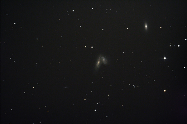 Siamesische Zwillinge (NGC4567 und NGC4568) und NGC4564 vom13.03.2007
Obwohl nur vier Aufnahmen und die nur ca. 3 Minuten belichtet, kann man bereits sehr viele Details erkennen.
