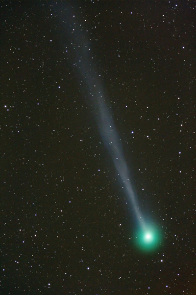 Komet SWAN ??.10.2006
24 Stunden später ist der Komet immer noch eib beeindruckender Anblick. Der kosmische Besucher zeigt nocheinmal seinen schönen Gasschweif.
