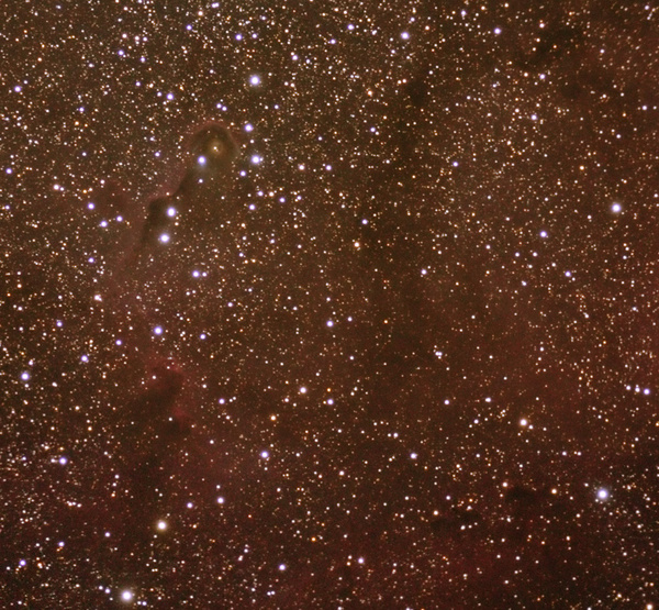 Van den Bergh 142 (IC1396) im Oktober 2006.
Mit einer Gesamtbelichtungszeit von 180 Minuten habe ich es nach etlichen Nächten im Freien und einigen Nächten vor dem Notebook endlich geschafft - Van den Bergh 142.
