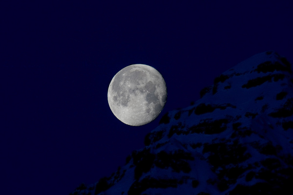Mond und Ampferstein
Monduntergang am 13.Jänner 2009 an den Felsen des Ampfersteines


Schlüsselwörter: Mond, Canon, Tommi, Timmo