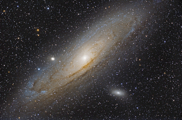 M31 mit neuem Quadruplet - Desktop Hintergrund
Erste Testaufnahmen à 5min mit Sucherguiding - gesamt 80min. Etwas buntere Version für Desktophintergrund
