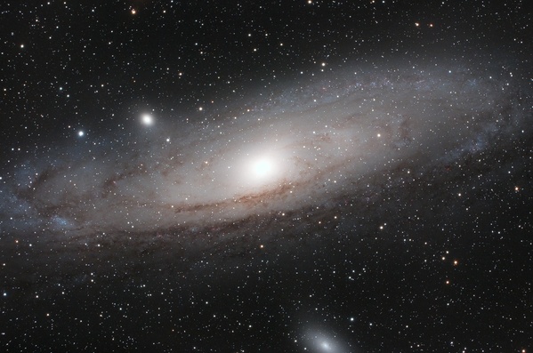 M31 Andromeda Galaxie
Mit 14 Stunden Belichtungszeit mein bisher größtes Projekt.
